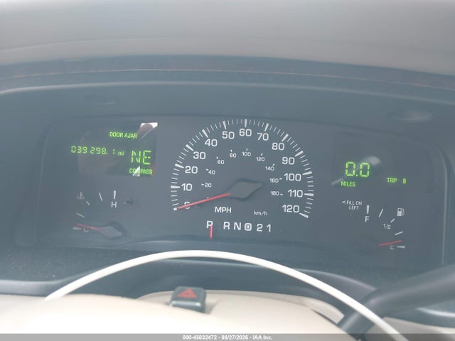 2002 Lincoln Town Car Executive მანქანა იყიდება აუქციონზე, vin: 1LNHM81WX2Y614546, აუქციონის ნომერი: 45832472
