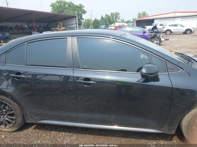 45832520 :رقم المزاد ، 5YFEPMAEXMP255818 vin ، 2021 Toyota Corolla Le مزاد بيع