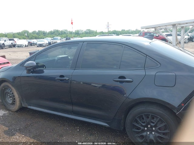 45832520 :رقم المزاد ، 5YFEPMAEXMP255818 vin ، 2021 Toyota Corolla Le مزاد بيع