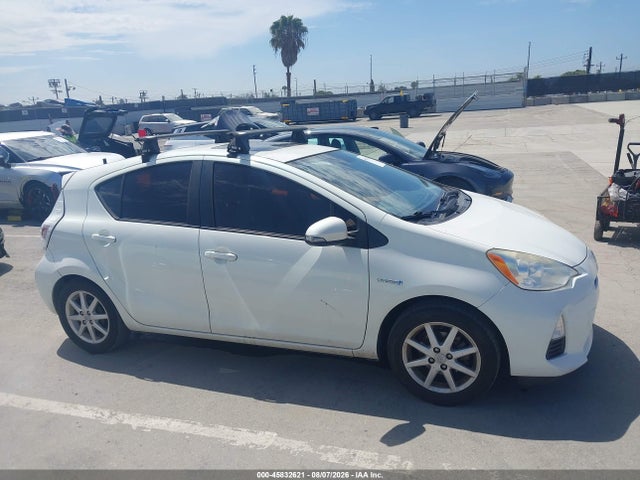Toyota Prius C Three 2014 JTDKDTB32E1084619 Image 13