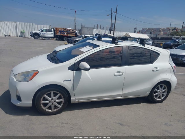 Toyota Prius C Three 2014 JTDKDTB32E1084619 Image 14