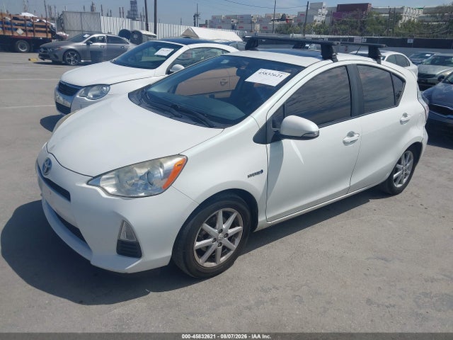 Toyota Prius C Three 2014 JTDKDTB32E1084619 Image 2