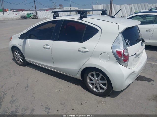 Toyota Prius C Three 2014 JTDKDTB32E1084619 Image 3