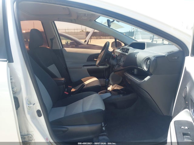 Toyota Prius C Three 2014 JTDKDTB32E1084619 Image 5