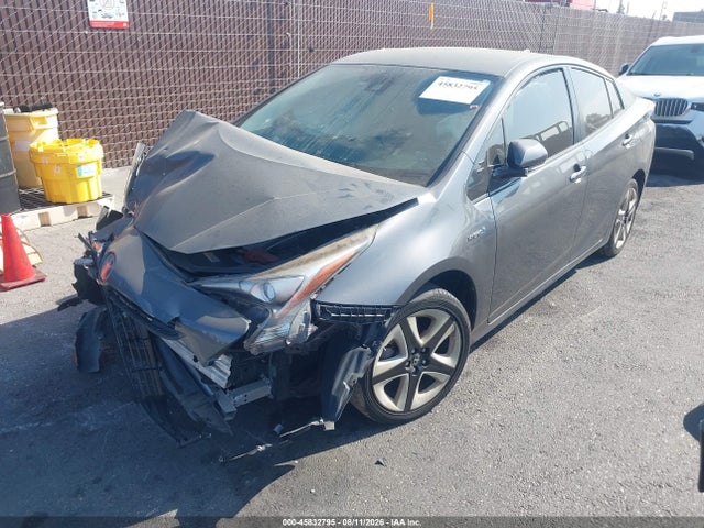 Toyota Prius Three Touring 2016 JTDKARFU5G3015915 Image 2
