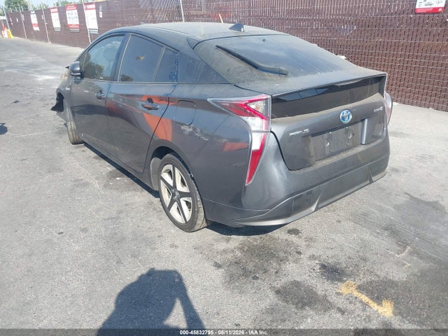 Toyota Prius Three Touring 2016 JTDKARFU5G3015915 Image 3