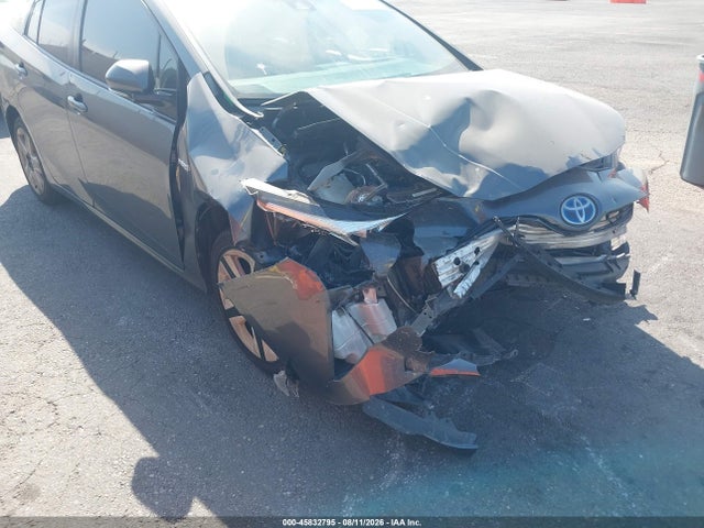 Toyota Prius Three Touring 2016 JTDKARFU5G3015915 Image 6
