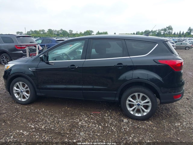 Продаж на аукціоні авто 2019 Ford Escape Se, vin: 1FMCU9GD2KUB50942, номер лоту: 45832815