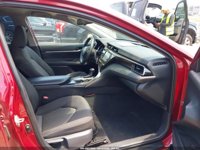 45832905 :رقم المزاد ، 4T1B11HK3KU855395 vin ، 2019 Toyota Camry Le مزاد بيع