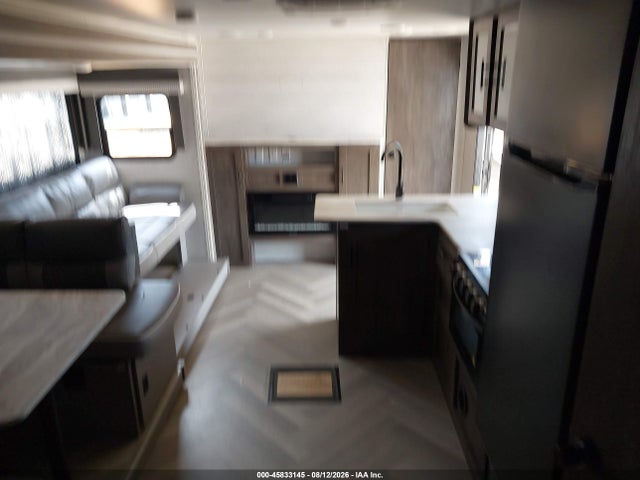 45833145 :رقم المزاد ، 4X4TWDB2XM7371482 vin ، 2021 Wildwood Forest River Travel Trailer مزاد بيع