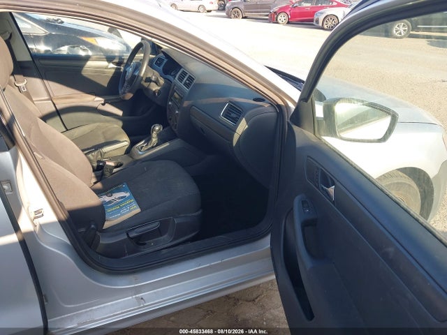 2011 Volkswagen Jetta 2.0l S მანქანა იყიდება აუქციონზე, vin: 3VW2K7AJXBM360974, აუქციონის ნომერი: 45833468