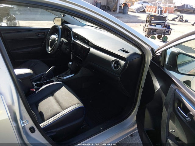 Toyota COROLLA SE 2018 5YFBURHE3JP826141 Image 5