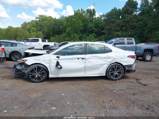 Продажа на аукционе авто 2018 Toyota Camry Se, vin: 4T1B11HK2JU582514, номер лота: 45833762