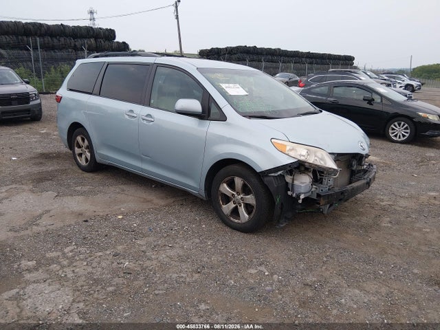 2015 Toyota Sienna Le 8 Passenger მანქანა იყიდება აუქციონზე, vin: 5TDKK3DC6FS556666, აუქციონის ნომერი: 45833766