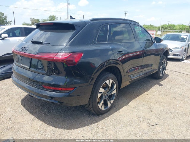 45833826 :رقم المزاد ، WA1AAAGE5NB025314 vin ، 2022 Audi E-tron Premium Quattro مزاد بيع