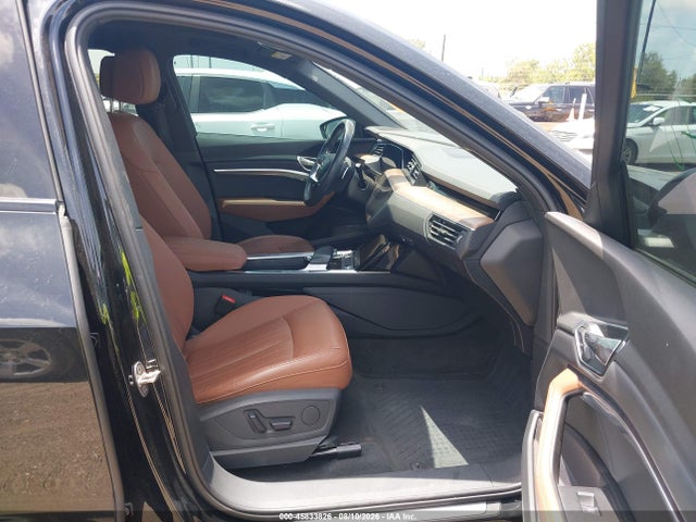 45833826 :رقم المزاد ، WA1AAAGE5NB025314 vin ، 2022 Audi E-tron Premium Quattro مزاد بيع