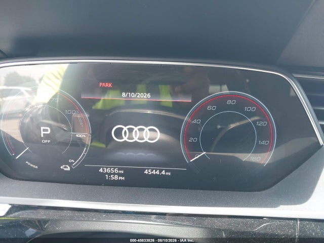 45833826 :رقم المزاد ، WA1AAAGE5NB025314 vin ، 2022 Audi E-tron Premium Quattro مزاد بيع