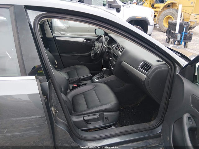 2013 Volkswagen Jetta 2.5l Se მანქანა იყიდება აუქციონზე, vin: 3VWDX7AJ1DM428415, აუქციონის ნომერი: 45833897