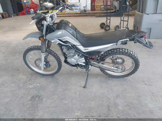 JYADG24E5PA016564 Yamaha XT250
