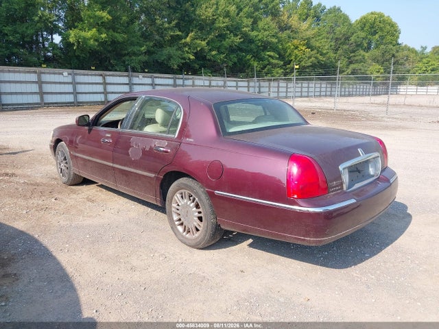 2006 Lincoln Town Car Designer Series მანქანა იყიდება აუქციონზე, vin: 1LNHM83V26Y621761, აუქციონის ნომერი: 45834009