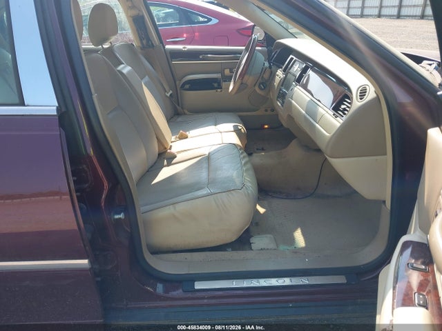 2006 Lincoln Town Car Designer Series მანქანა იყიდება აუქციონზე, vin: 1LNHM83V26Y621761, აუქციონის ნომერი: 45834009