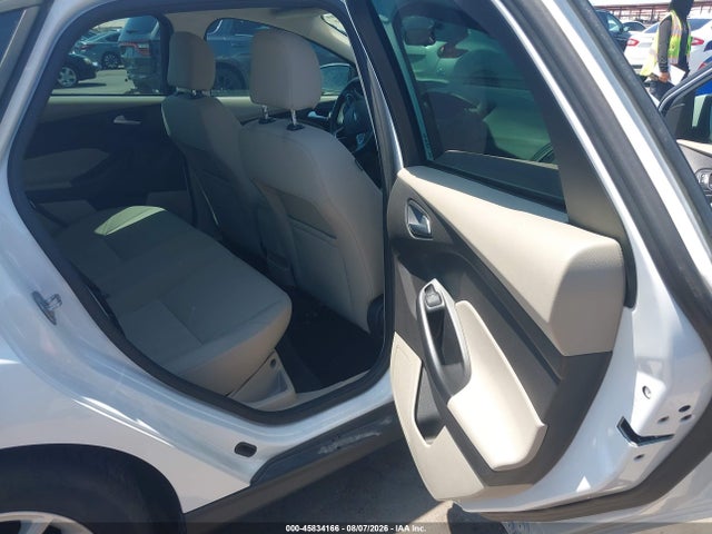 1FADP3F24HL296180 Ford FOCUS SE