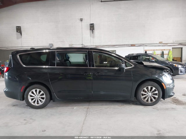 45834431 :رقم المزاد ، 2C4RC1DG1HR676227 vin ، 2017 Chrysler Pacifica Touring مزاد بيع