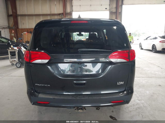 45834431 :رقم المزاد ، 2C4RC1DG1HR676227 vin ، 2017 Chrysler Pacifica Touring مزاد بيع