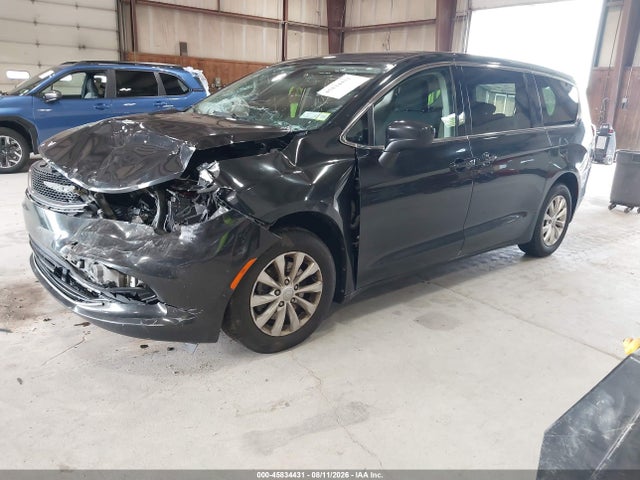 45834431 :رقم المزاد ، 2C4RC1DG1HR676227 vin ، 2017 Chrysler Pacifica Touring مزاد بيع