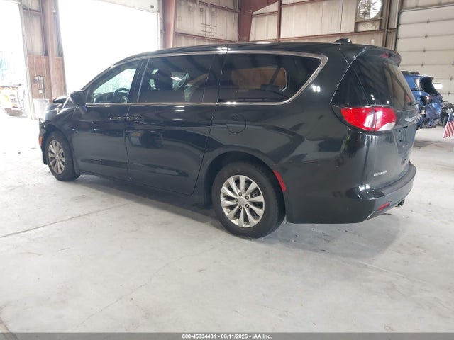 45834431 :رقم المزاد ، 2C4RC1DG1HR676227 vin ، 2017 Chrysler Pacifica Touring مزاد بيع