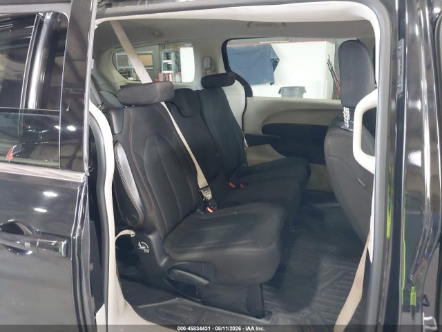 45834431 :رقم المزاد ، 2C4RC1DG1HR676227 vin ، 2017 Chrysler Pacifica Touring مزاد بيع