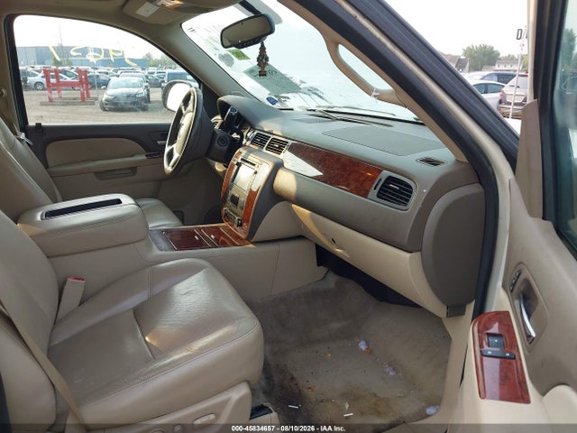 45834657 :رقم المزاد ، 1GNSKKE70ER105930 vin ، 2014 Chevrolet Suburban Ltz مزاد بيع