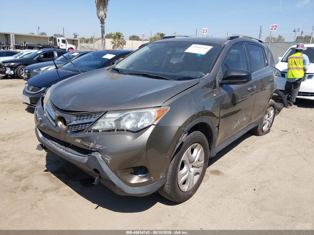 Toyota RAV4 LE 2015 JTMZFREV7FD060633 Image 2
