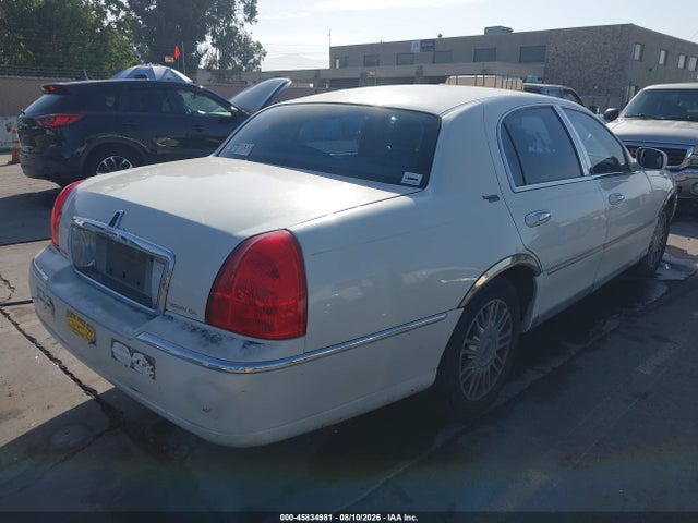 Продажа на аукционе авто 2006 Lincoln Town Car Signature Limited, vin: 1LNHM82V76Y622471, номер лота: 45834981