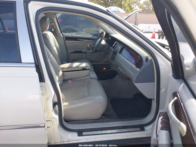 Продажа на аукционе авто 2006 Lincoln Town Car Signature Limited, vin: 1LNHM82V76Y622471, номер лота: 45834981