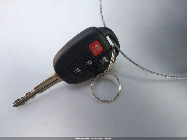 2T1BURHE8GC483660 Toyota COROLLA LE