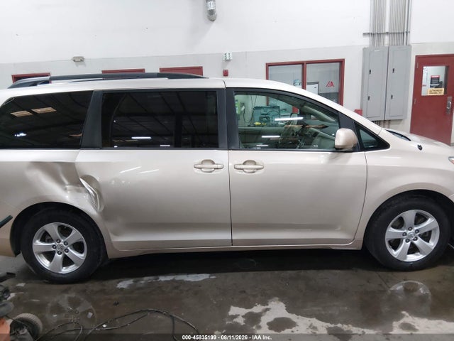 45835199 :رقم المزاد ، 5TDKK3DC6DS355072 vin ، 2013 Toyota Sienna Le V6 8 Passenger مزاد بيع