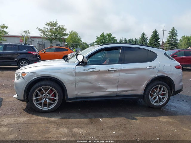 45835383 :رقم المزاد ، ZASFAKNN5J7C03425 vin ، 2018 Alfa Romeo Stelvio Ti Sport Awd مزاد بيع
