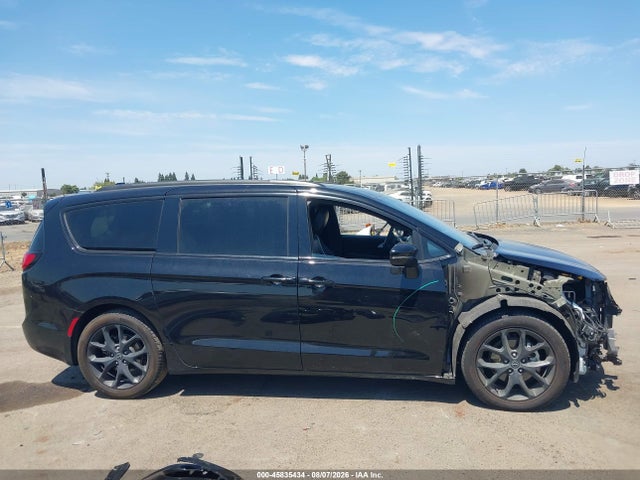 Chrysler Pacifica Limited 2025 2C4RC1GG2SR584157 Image 13