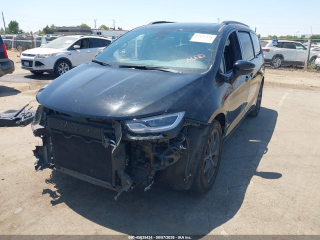 Chrysler Pacifica Limited 2025 2C4RC1GG2SR584157 Image 2