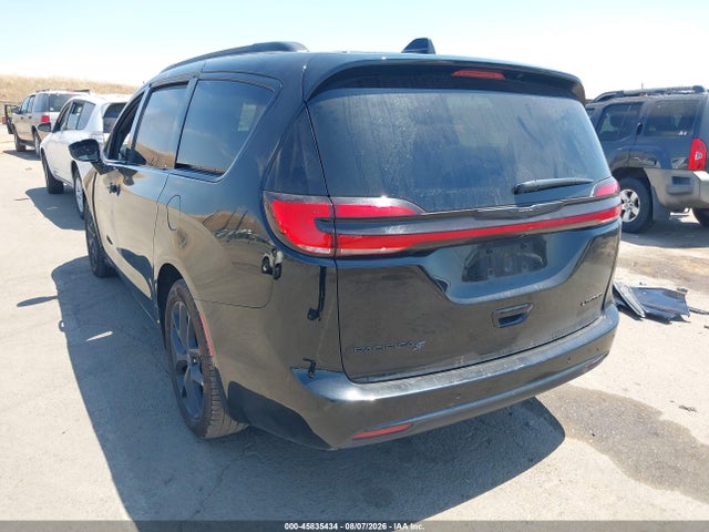 Chrysler Pacifica Limited 2025 2C4RC1GG2SR584157 Image 3
