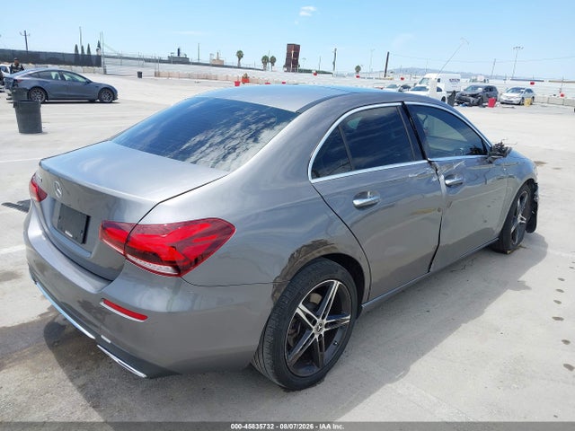 Mercedes-Benz A 220 2019 WDD3G4EB3KW019884 Image 4