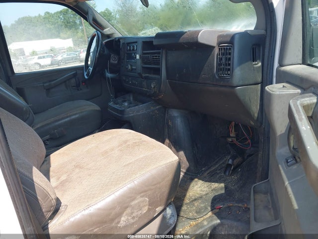 Chevrolet Express 2500 Work Van 2016 1GCWGAFF0G1227930 Image 5