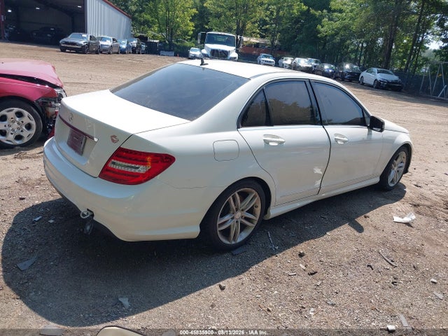 Продажа на аукционе авто 2013 Mercedes-benz C 250 Sport, vin: WDDGF4HB0DA858648, номер лота: 45835900