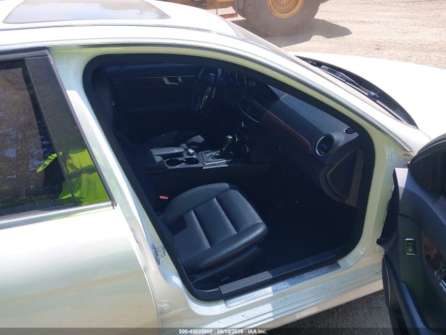 Продажа на аукционе авто 2013 Mercedes-benz C 250 Sport, vin: WDDGF4HB0DA858648, номер лота: 45835900