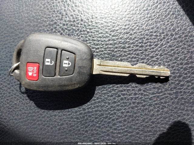 JTMWFREVXHJ718260 Toyota Rav4 Xle