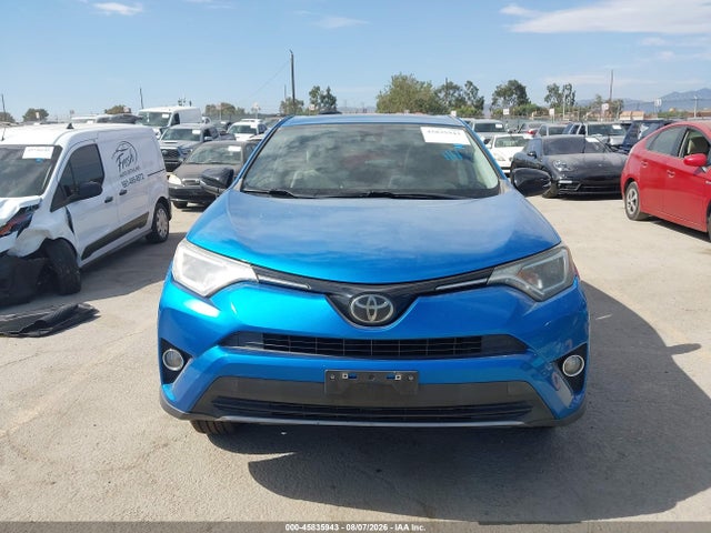 JTMWFREVXHJ718260 Toyota Rav4 Xle
