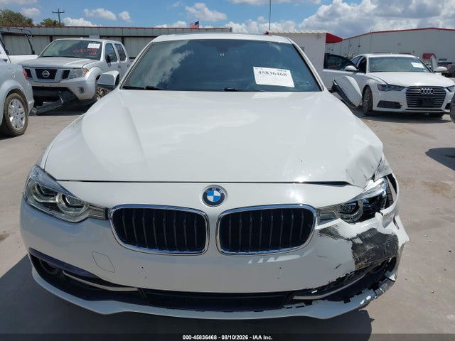 45836468 :رقم المزاد ، WBA8B9G50JNU96700 vin ، 2018 Bmw 330i مزاد بيع