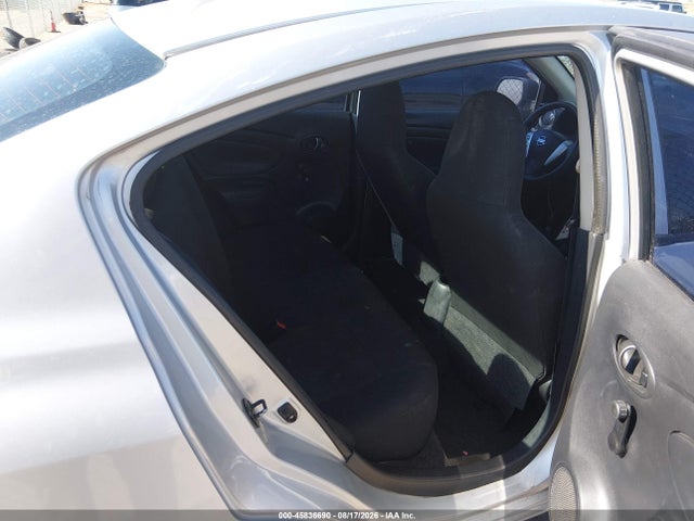 2015 Nissan Versa 1.6 S მანქანა იყიდება აუქციონზე, vin: 3N1CN7AP8FL875327, აუქციონის ნომერი: 45836690