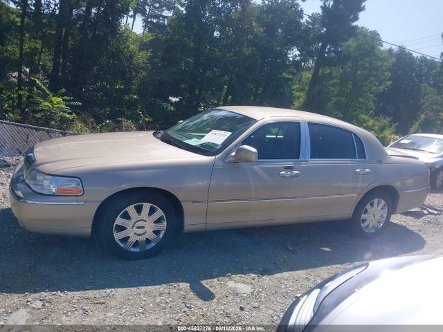 Aukcja sprzedaży 2005 Lincoln Town Car Signature Limited, vin: 1LNHM82W35Y659475, numer aukcji: 45837276